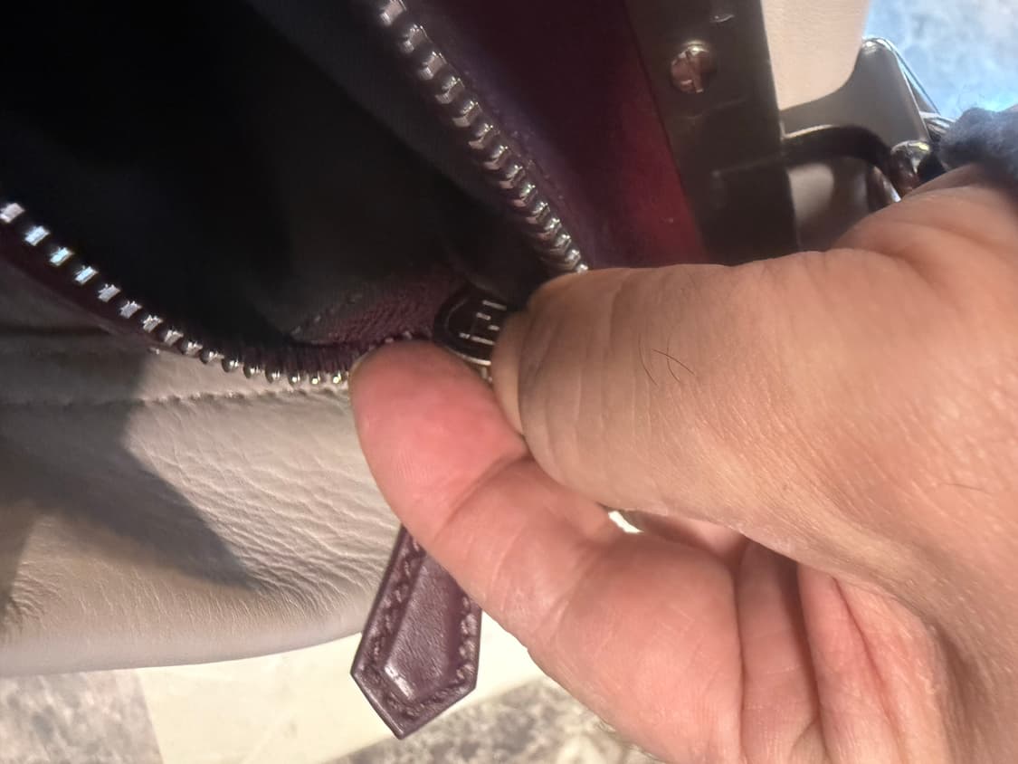 정품 펜디 피카부 레귤러 토트백 팝니다 상품이미지8