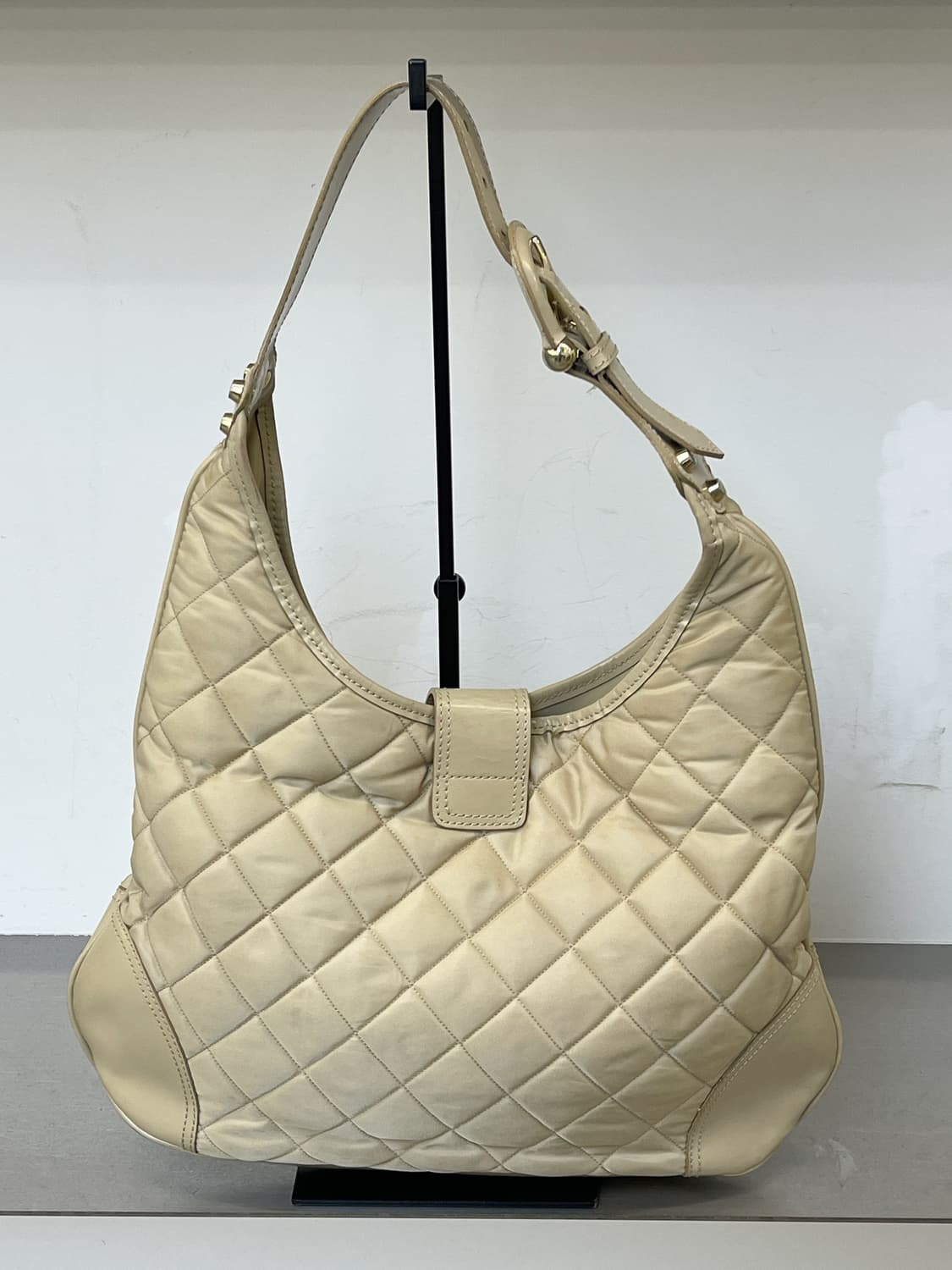 버버리 나일론 퀄티드 호보백 상품이미지3