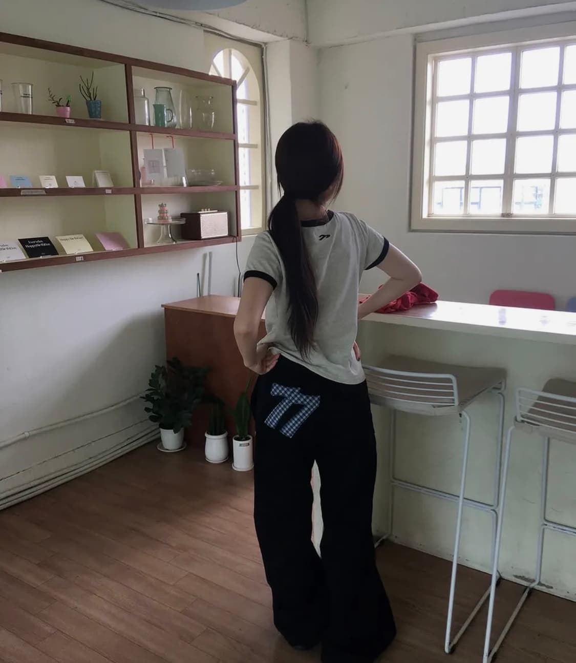 탄산마그네슘 77 아플리케 팬츠 블랙 상품이미지1