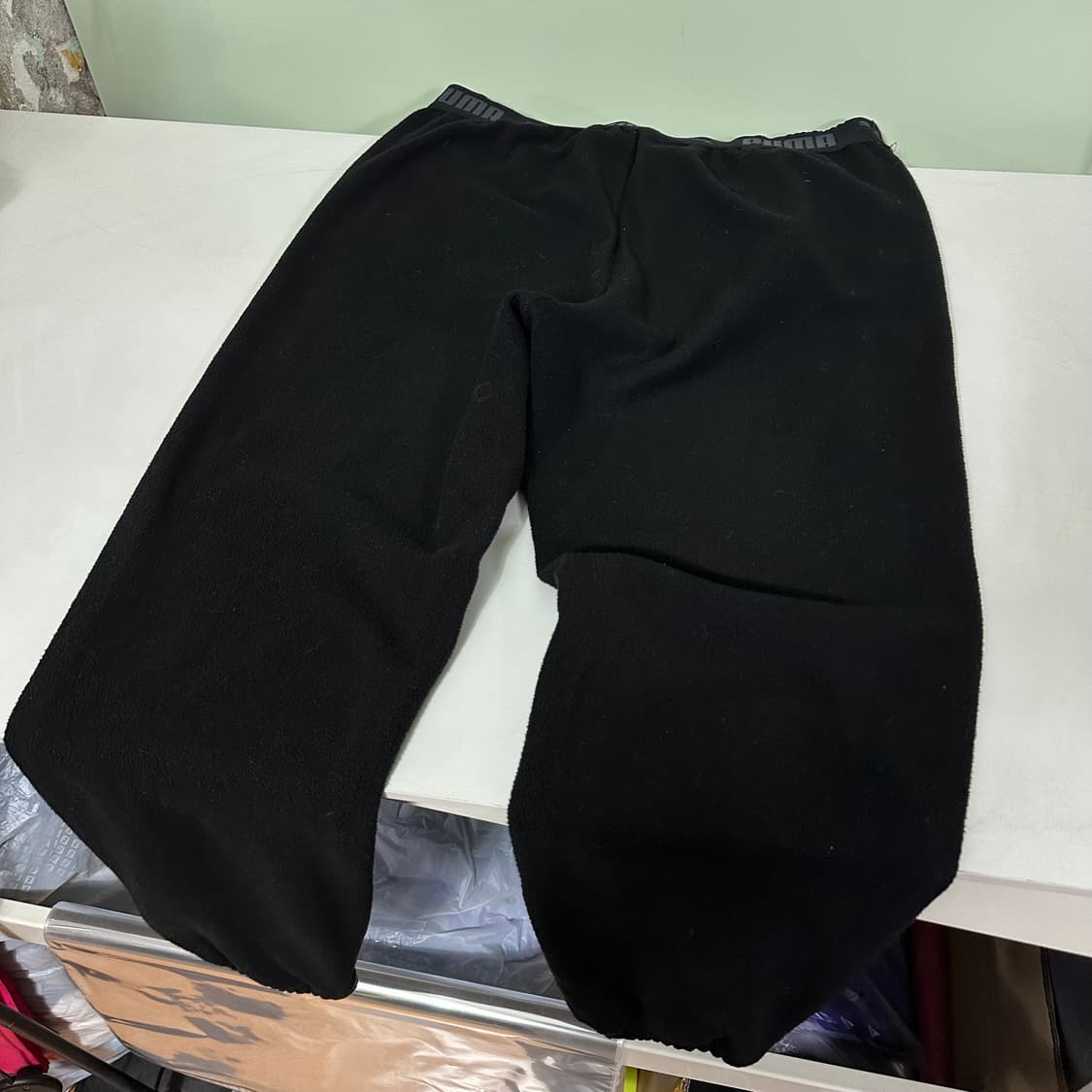 XL 푸마 블랙 레귤러핏 기본로고 밴딩 플리스 조거팬츠 상품이미지5