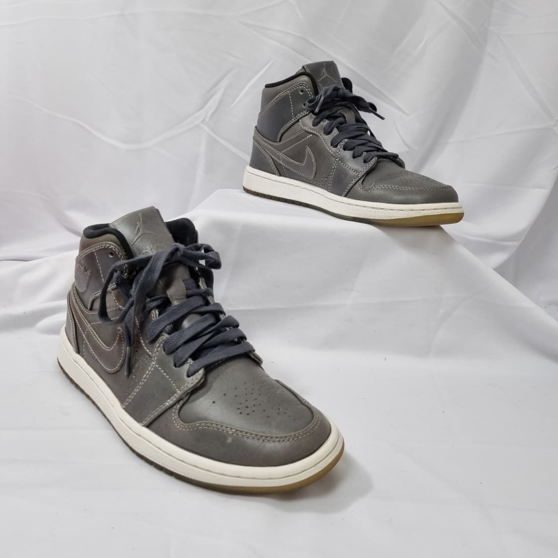 260 나이키 에어 조던 1 미드 누보 울프 그레이 상품이미지4