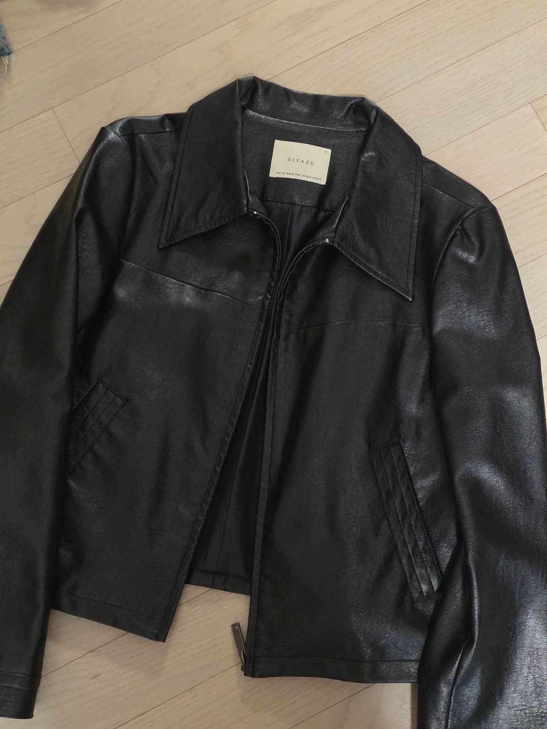 Siyazu Fake Leather Crop JK_Black 상품이미지3