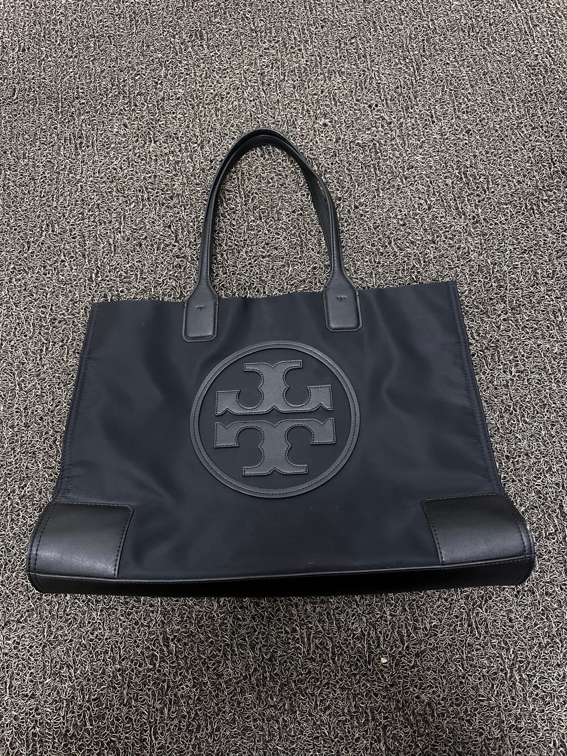 토리버치 엘라 스네이크 여성 토트백 숄더백 블랙 상품이미지1