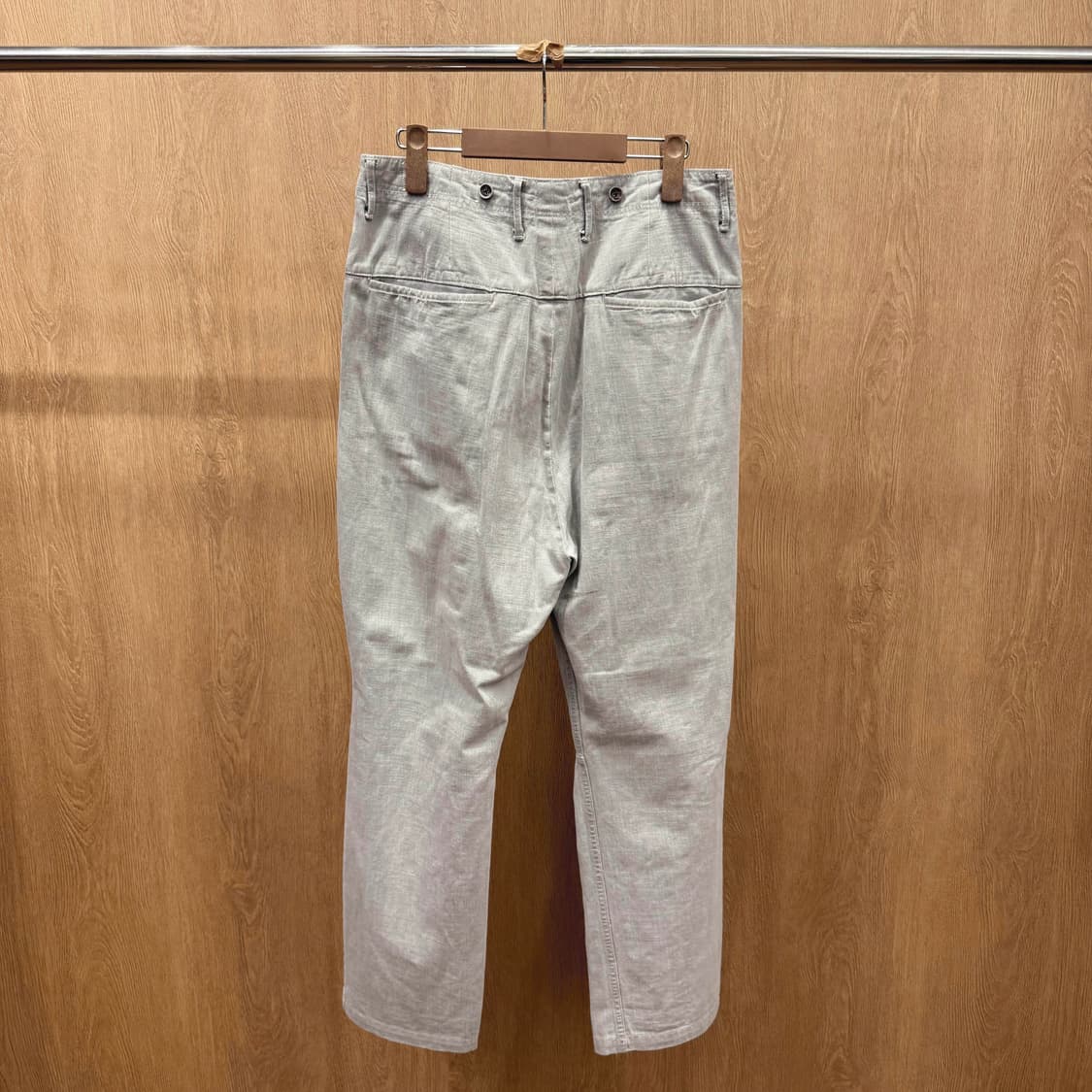 캐피탈 버튼 플라이 슬림 팬츠 워싱 벨트 디테일 라이트 그레이 상품이미지3