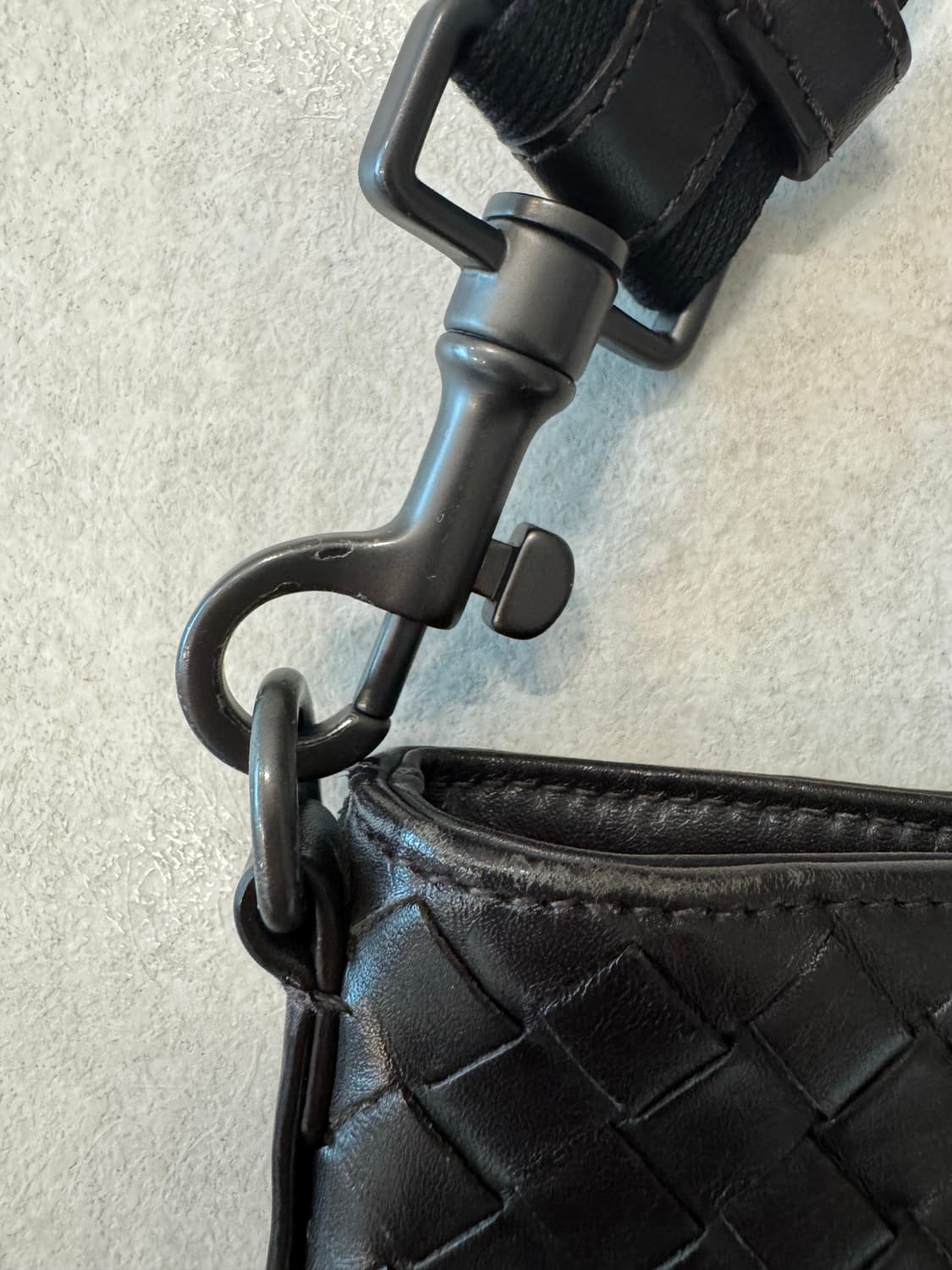 보테가베네타 남성 크로스백 상품이미지5