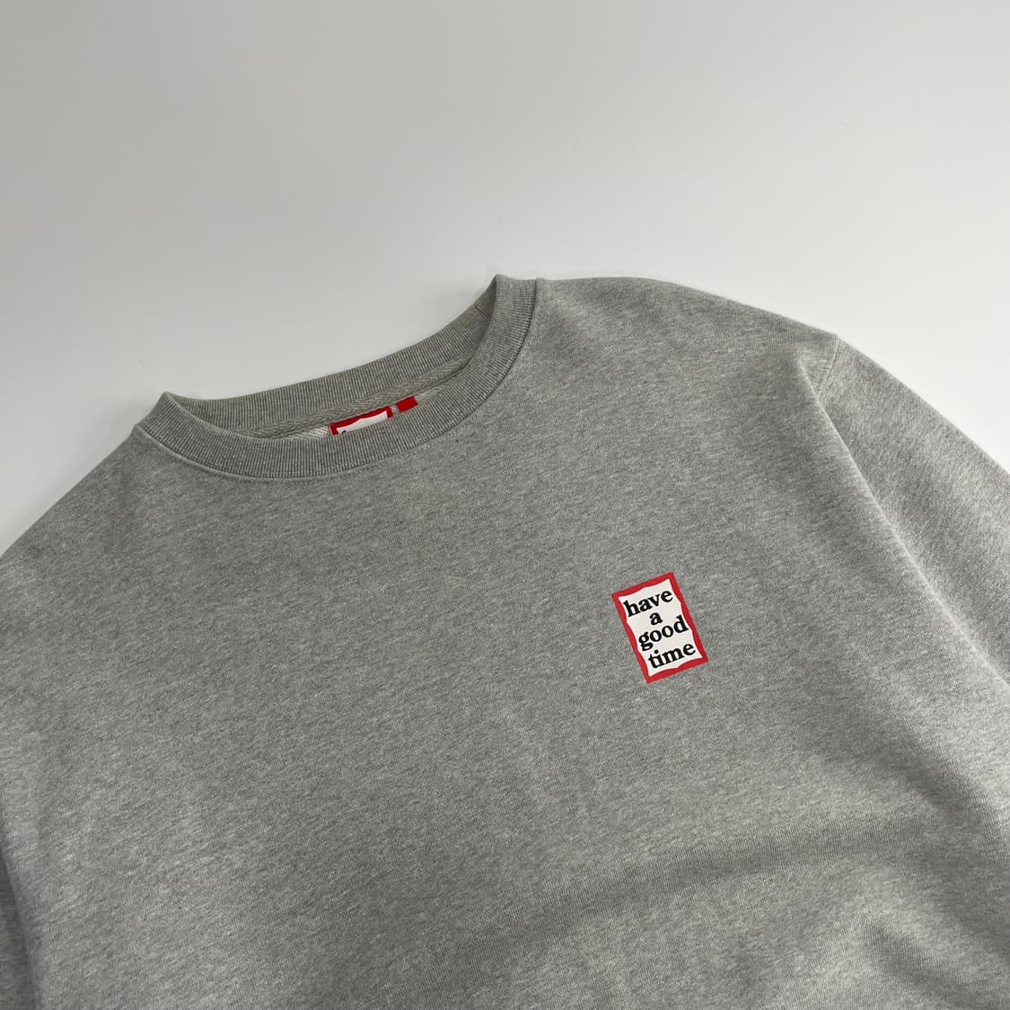Have a good time 해브어굿타임 스몰로고 그레이 맨투맨 상품이미지4