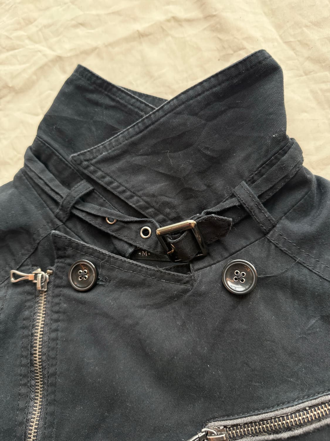 블랙 버튼 디테일 자켓 상품이미지2