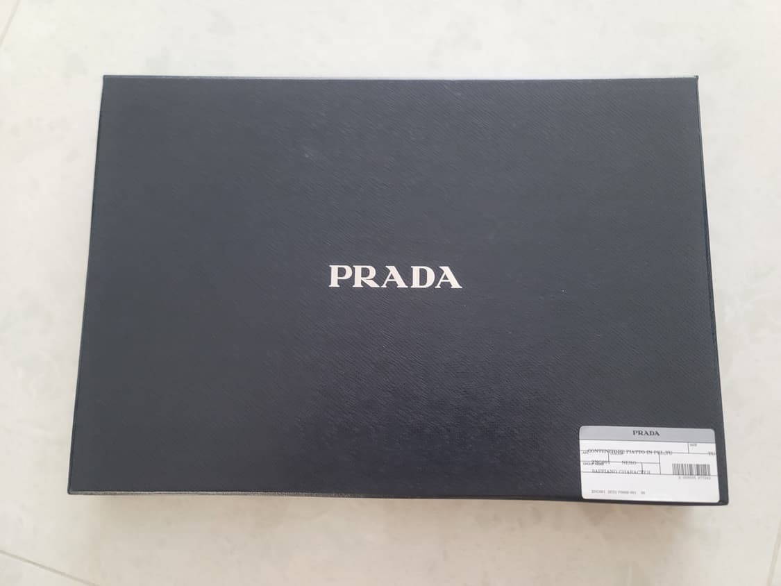 프라다 사피아노 이니셜 대형 클러치백 거의새것
 상품이미지4