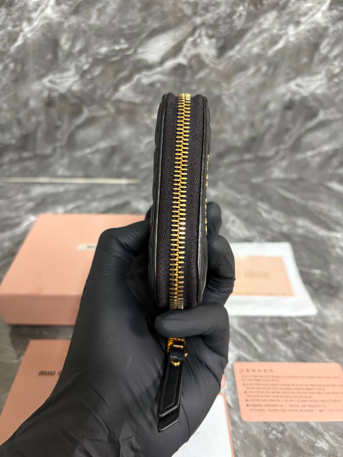 미우미우 마테라쎄 나파 가죽 동전 지갑 상품이미지6