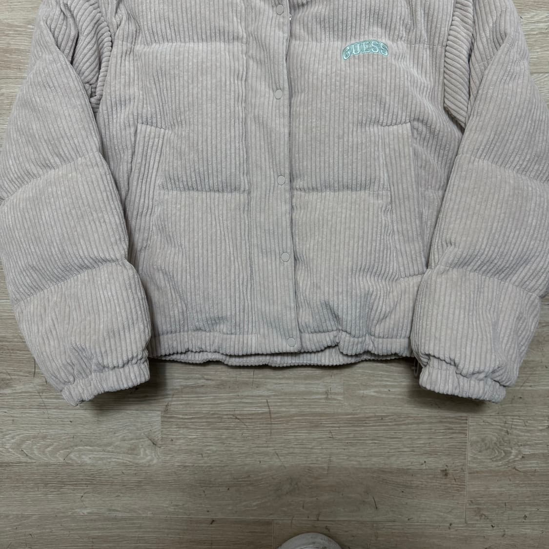 게스 덕다운 코듀로이 봄버패딩 상품이미지4