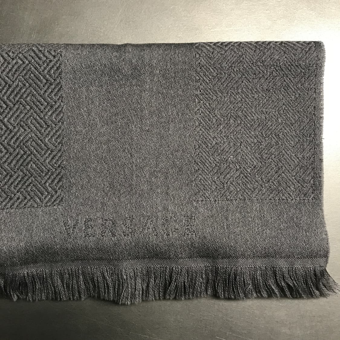 베르사체 메두사 머플러 그레이 상품이미지3