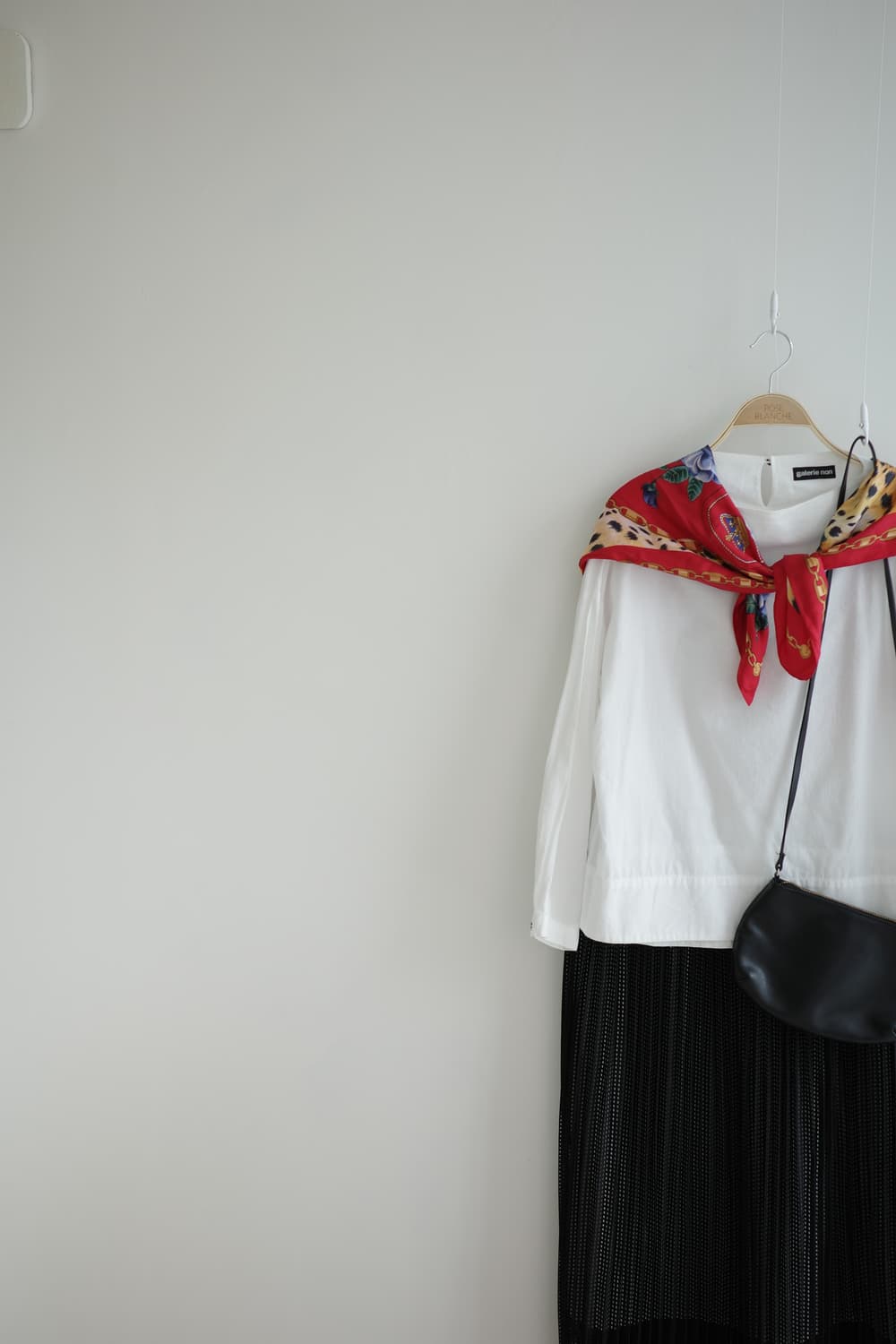 galerie non 
• 화이트 코튼 블라우스 상품이미지3