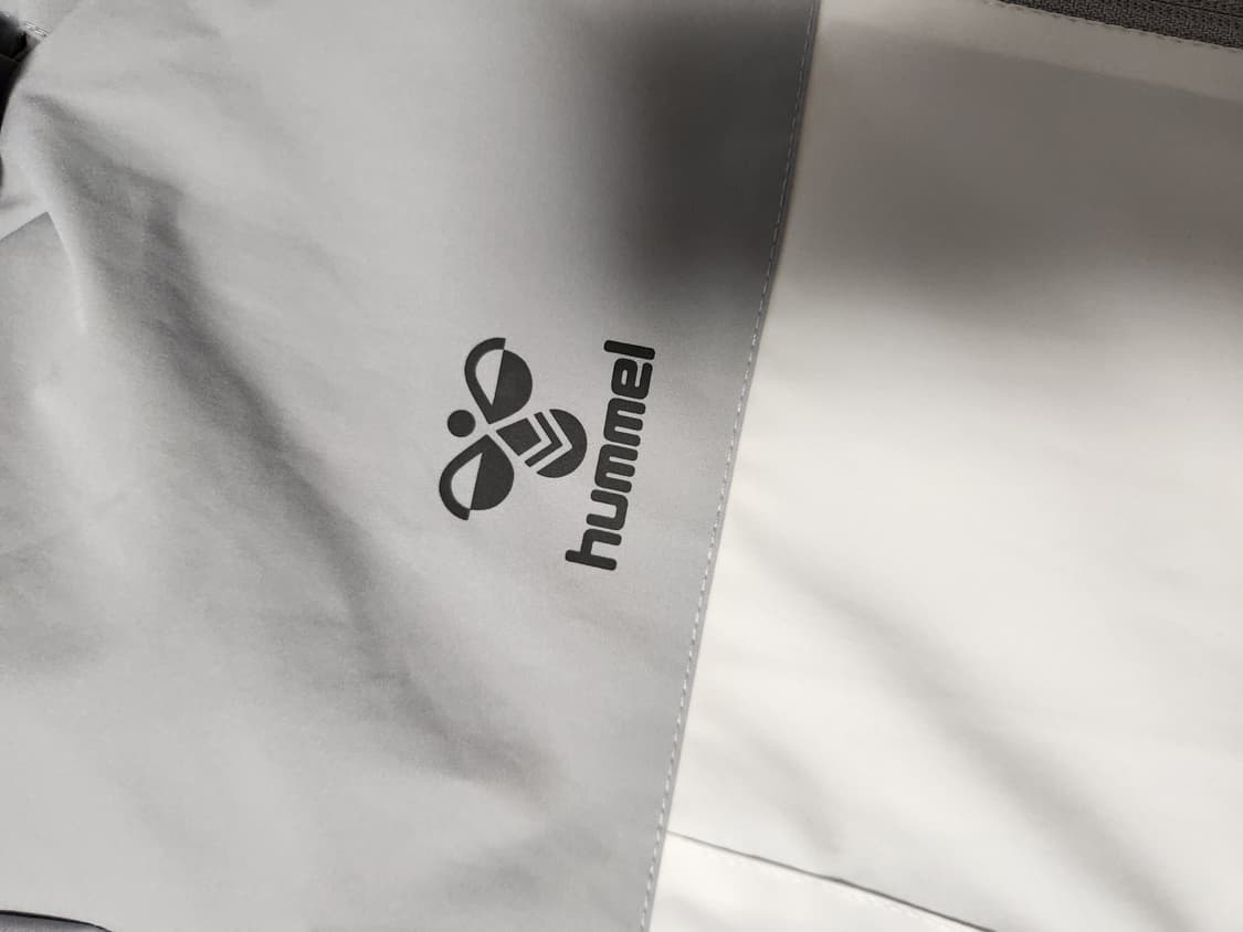 험멜 바람막이 사이즈100 (새상품급,미사용)

오염 하자 없이 깨끗해요 상품이미지6