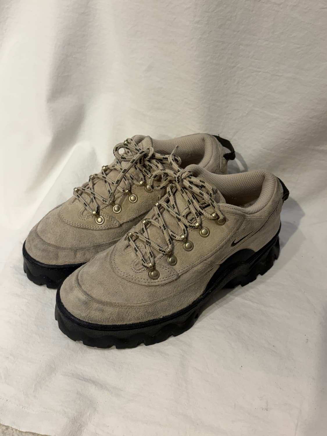 나이키 라하르 로우 스웨이드 운동화 상품이미지1