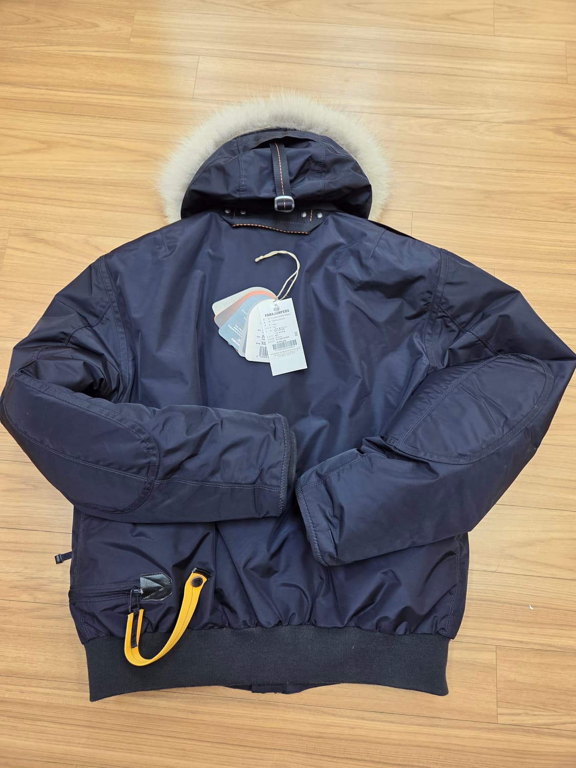 파라점퍼스 남성용 고비 패딩 네이비 색상 XL사이즈 판매합니다. 택 달린 상품이미지2