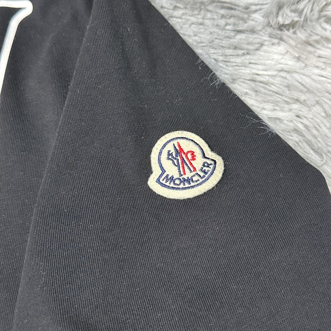 몽클레어 블랙 반팔  상품이미지4