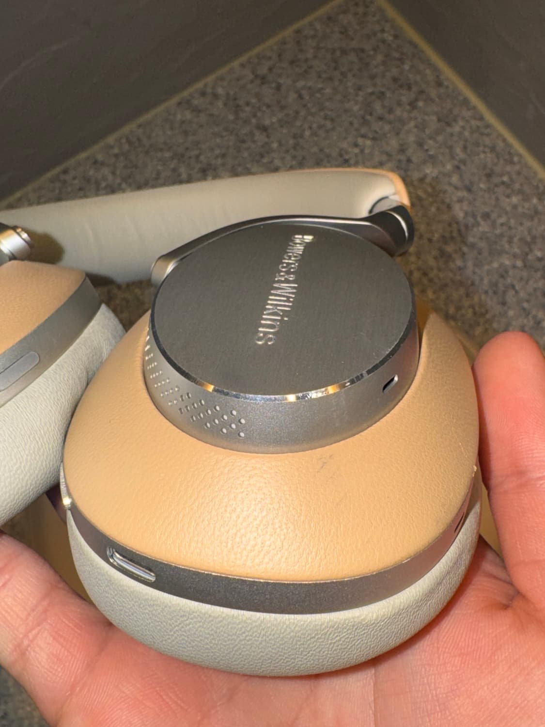 Bowers & wilkins PX8 상품이미지5