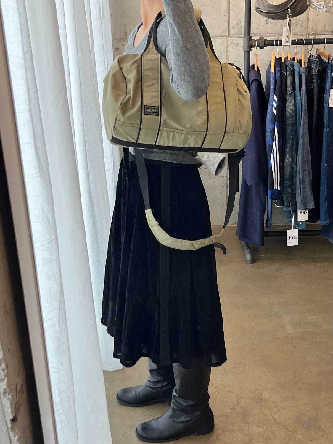 버버리 블랙 로고 롱슬리브  상품이미지3