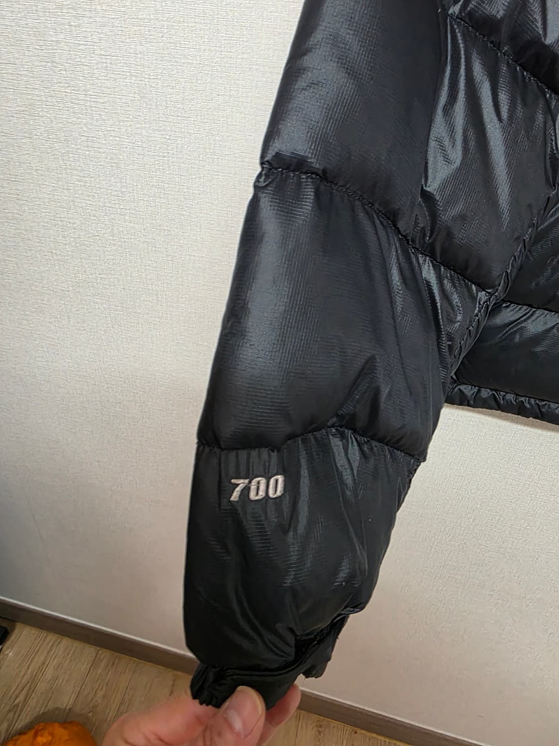 노스페이스 700 눕시 블랙 구스다운 패딩 사이즈 100 하자 마지막사진 상품이미지3