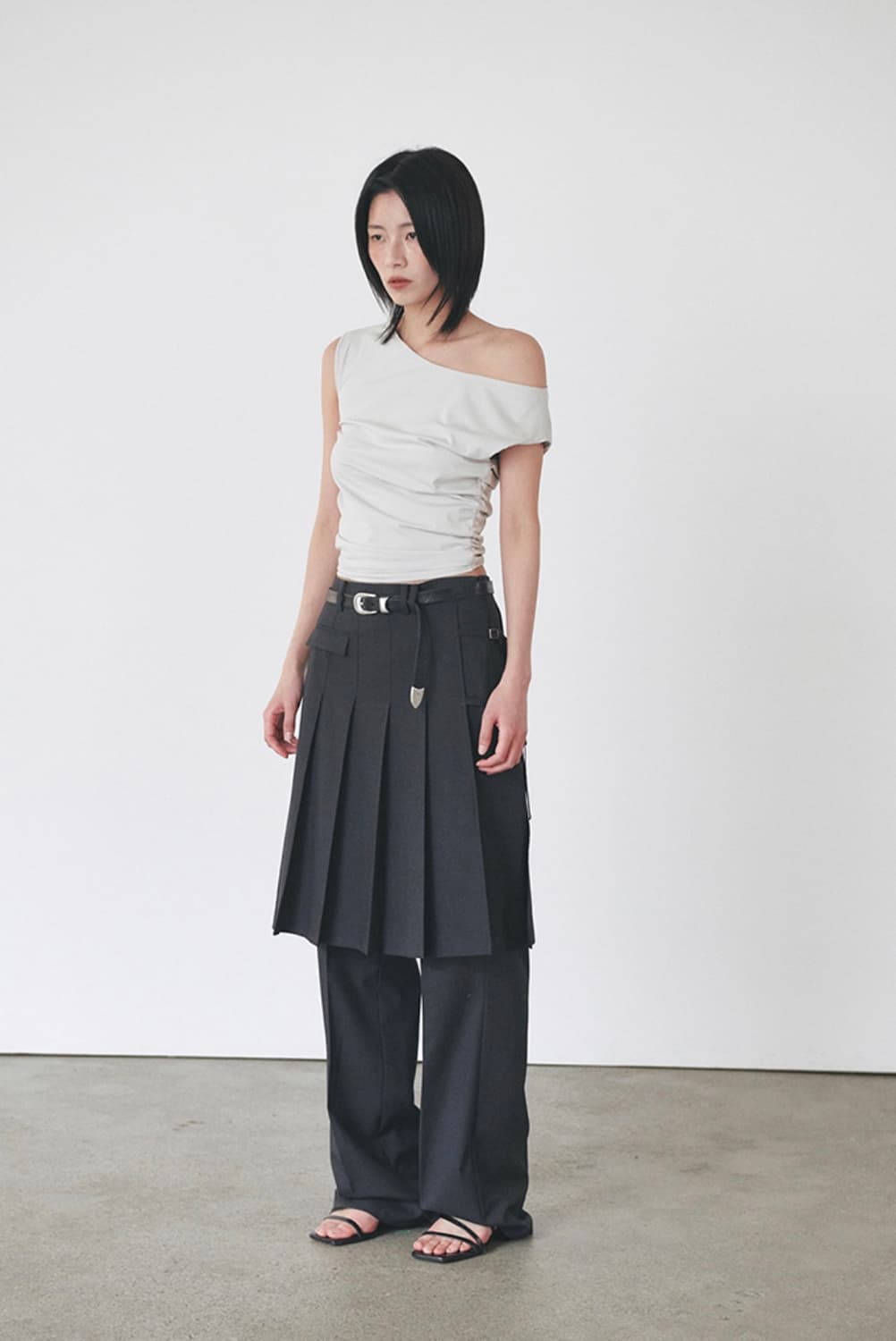 Ordes 오데스 플리츠 스커트 랩 버클 오버 팬츠 치마바지 상품이미지4