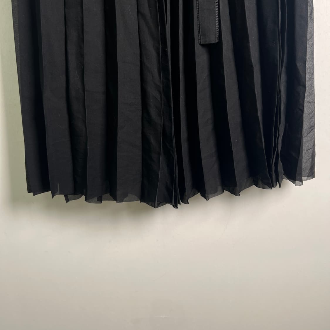 19AW sacai 사카이 블랙 플리츠 미디 스커트  상품이미지5