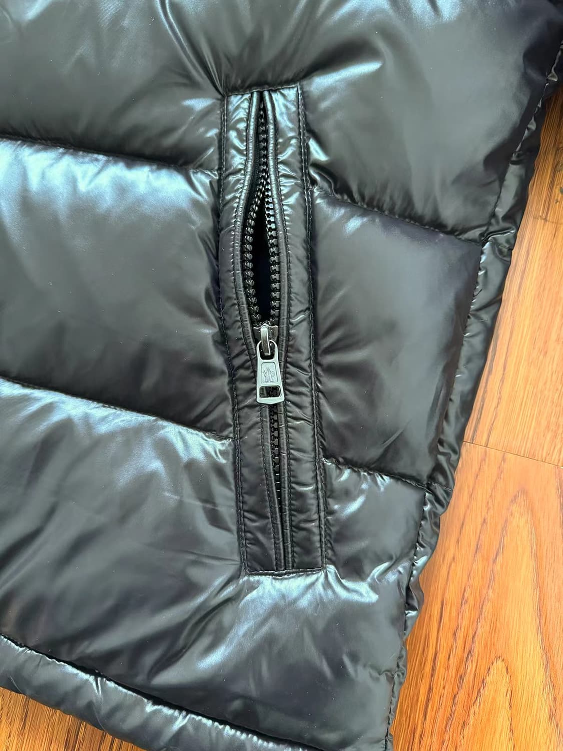 몽클레르 마야 쇼트 다운 자켓 블랙 - 24FW 상품이미지3