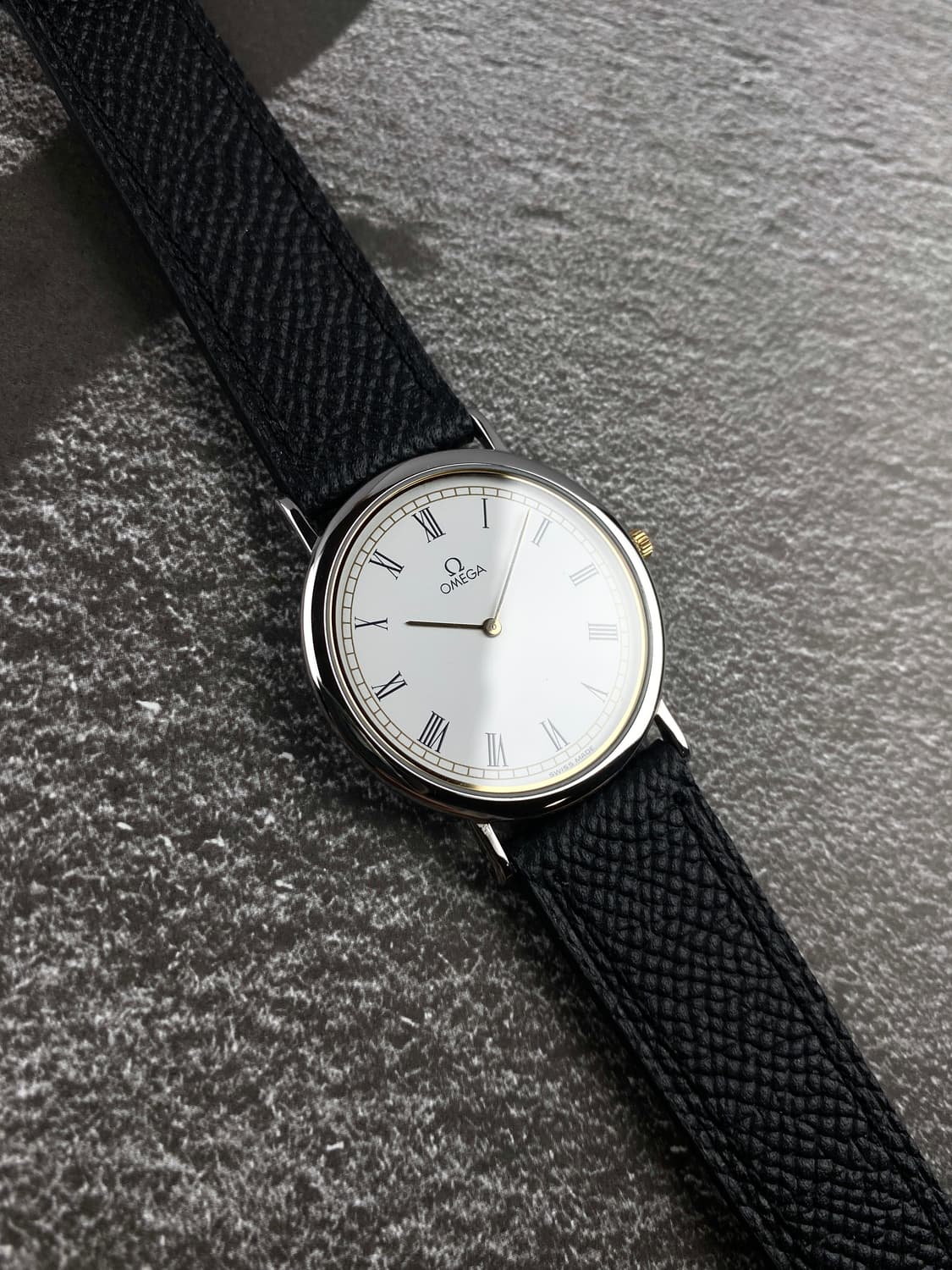 OMEGA round gold line watch unisex 상품이미지3