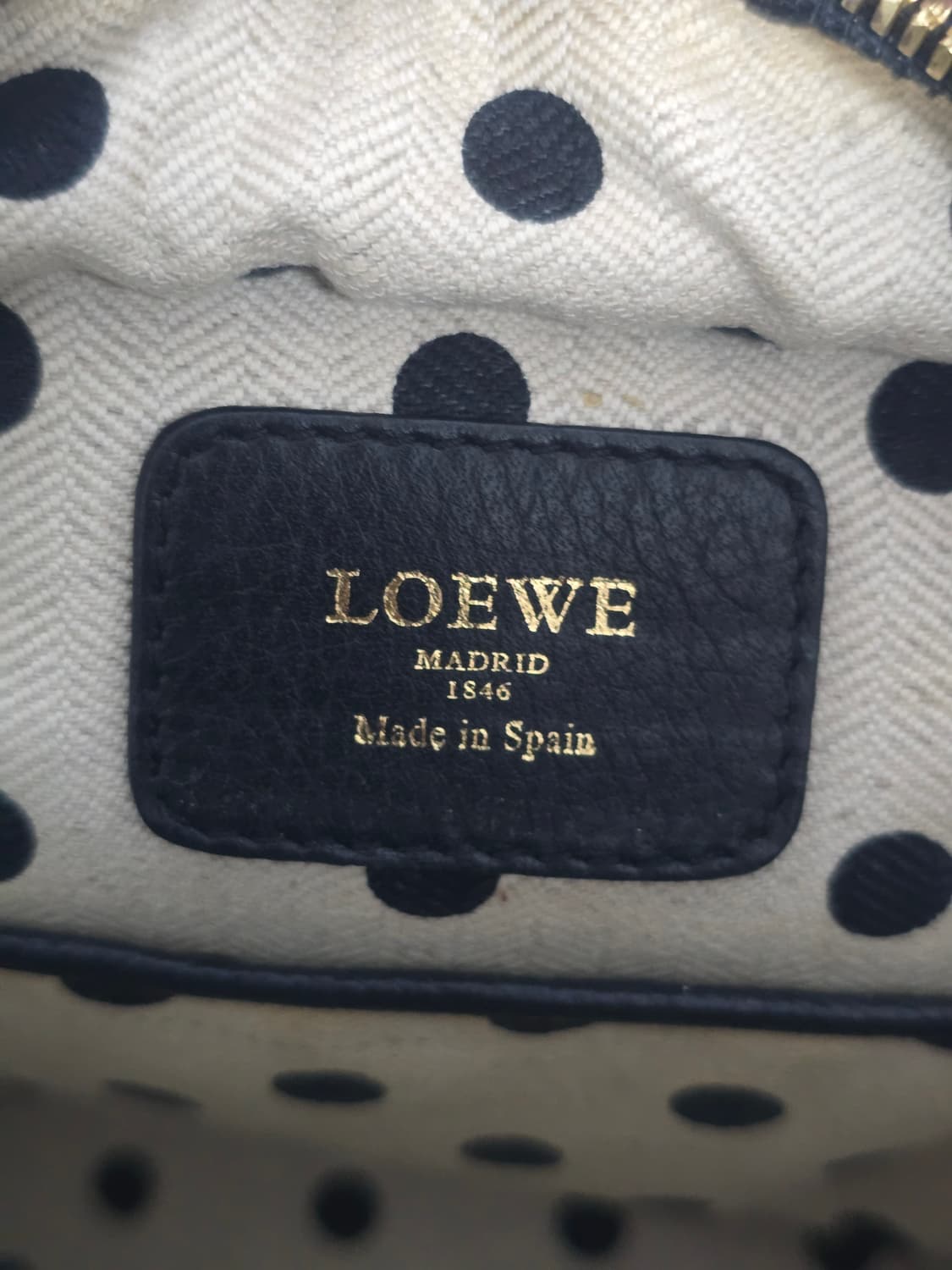 로에베 마드리드 그레인 카프스킨 크루즈백 상품이미지10