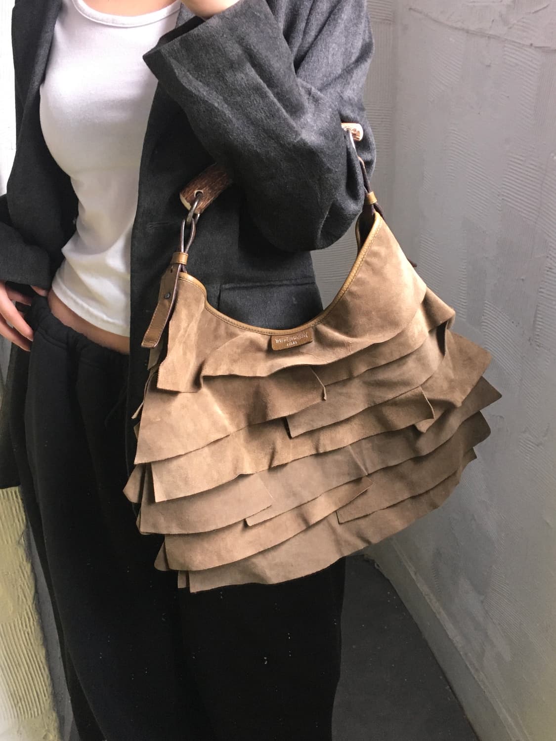 Saint Laurent 생로랑 브라운 스웨이드 백  상품이미지1