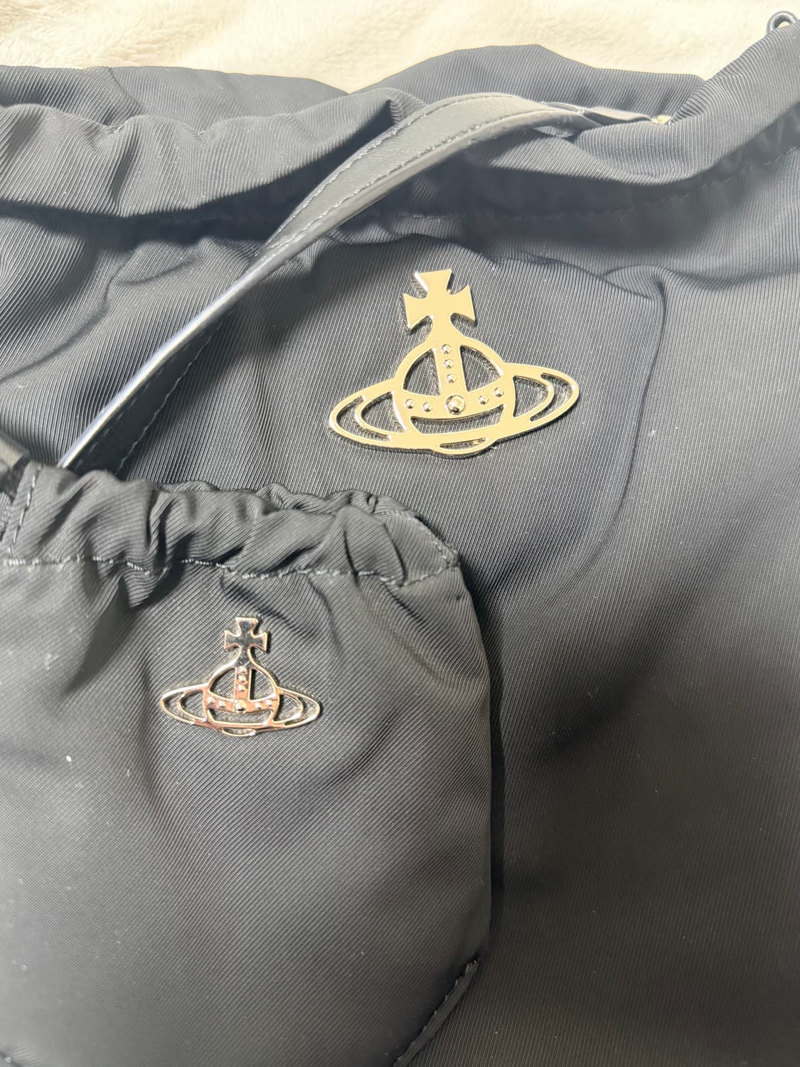 비비안웨스트우드 리나일론 버킷백 드로스트링 블랙  상품이미지3