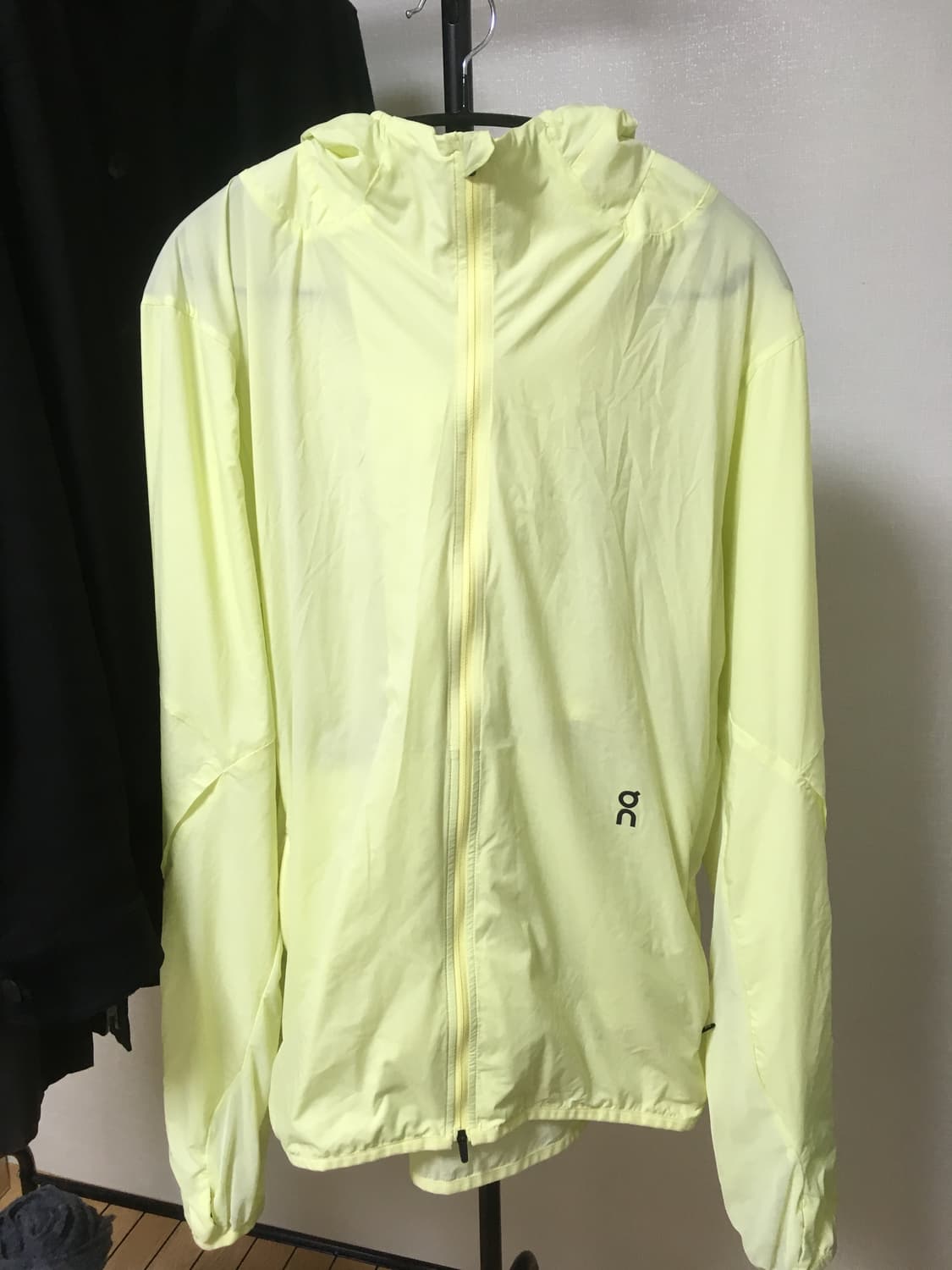 PAF X ON RUNNING 바람막이 상품이미지1