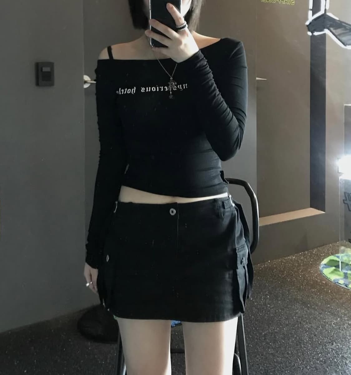 더미스테리어스호텔 보트넥 롱슬리브 블랙 상품이미지1
