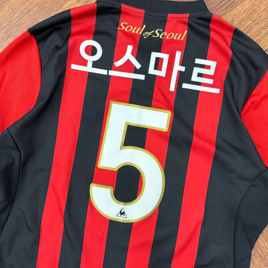 100 르꼬끄 FC서울 16-17 오스마르 마킹 홈 유니폼 상품이미지4