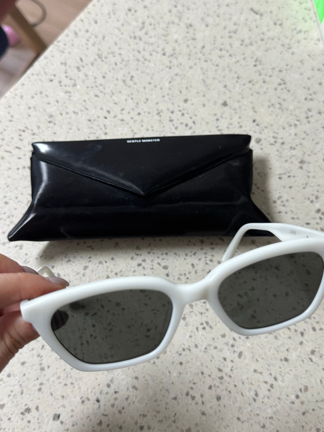 젠틀몬스터 로티 선글라스 화이트 상품이미지4