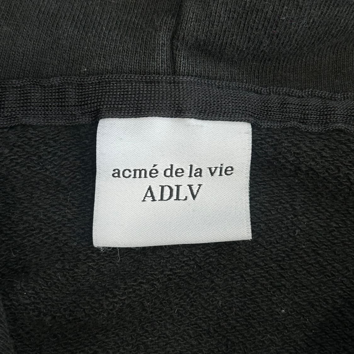 Acme de la vie 아크메드라비 백 스펠아웃 로고 후드집업 상품이미지7