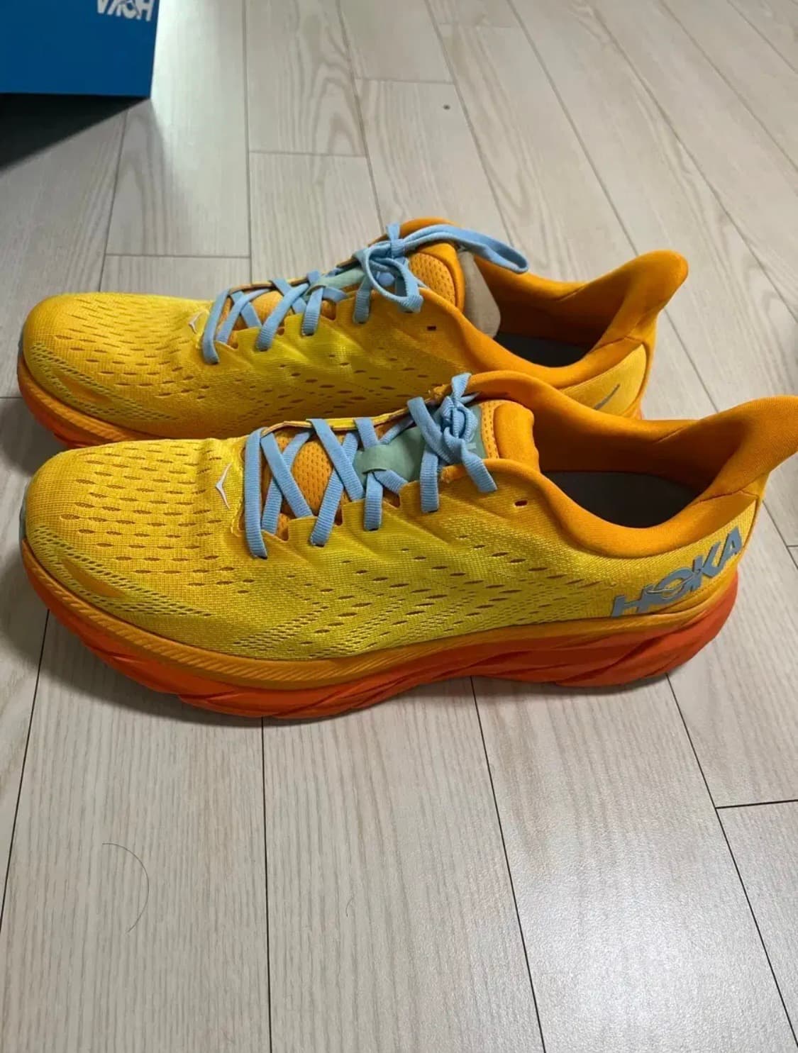 띠보 착용 호카 클리프톤 12(300) 상품이미지3