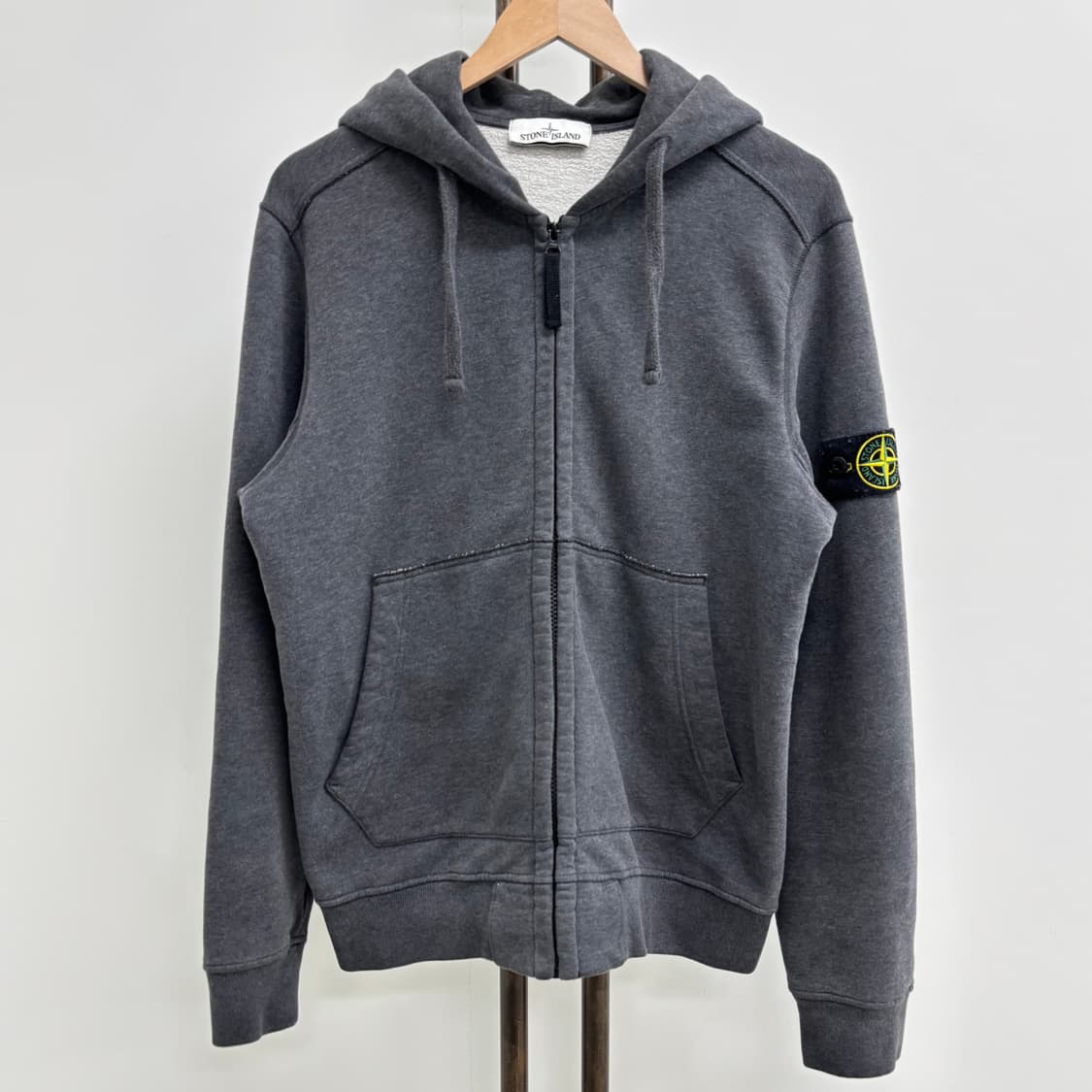 [M]스톤아일랜드 와펜패치 후드집업 상품이미지1