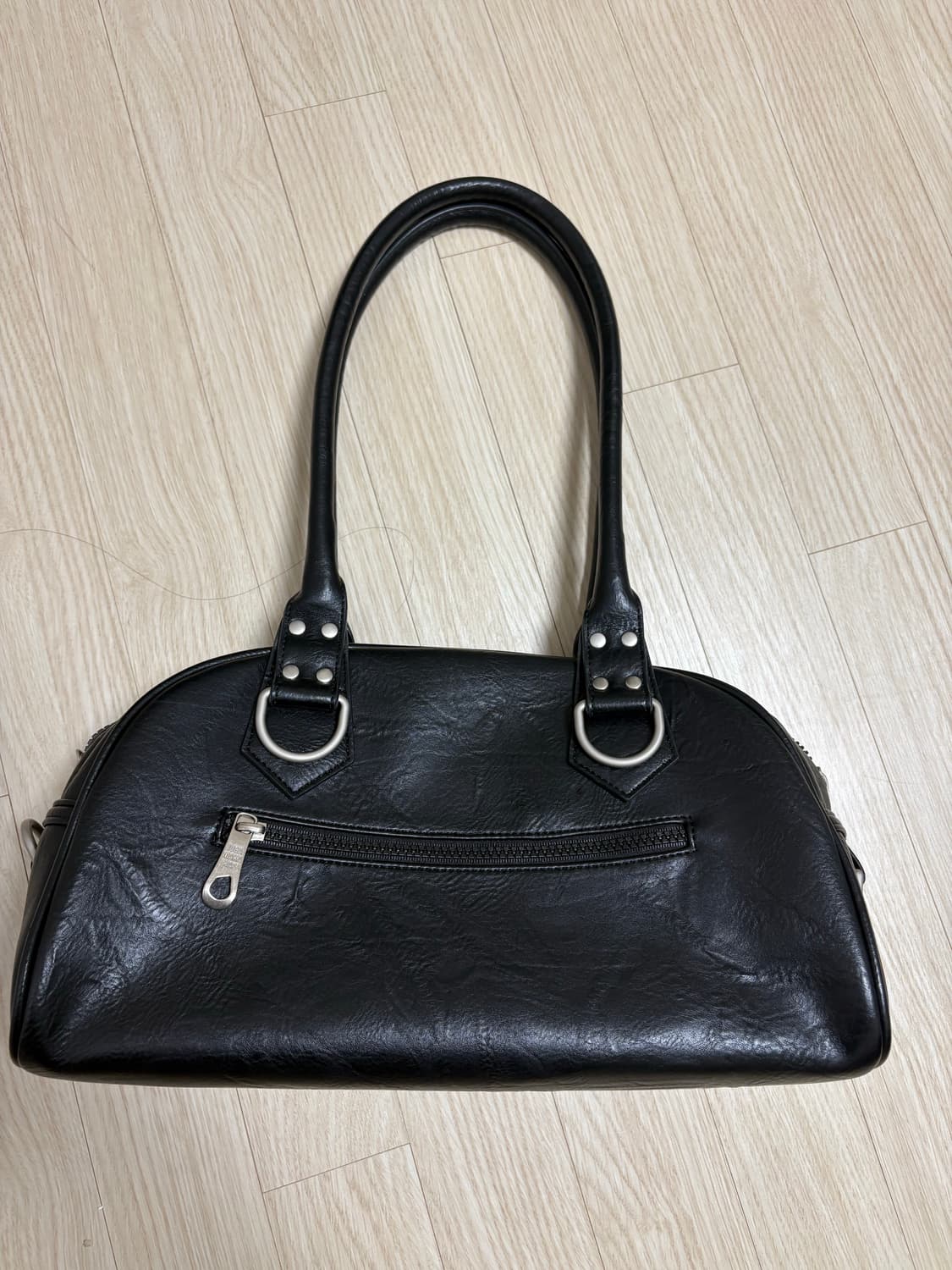 이우가마카라스 스터드 레더 보울링 백 상품이미지5