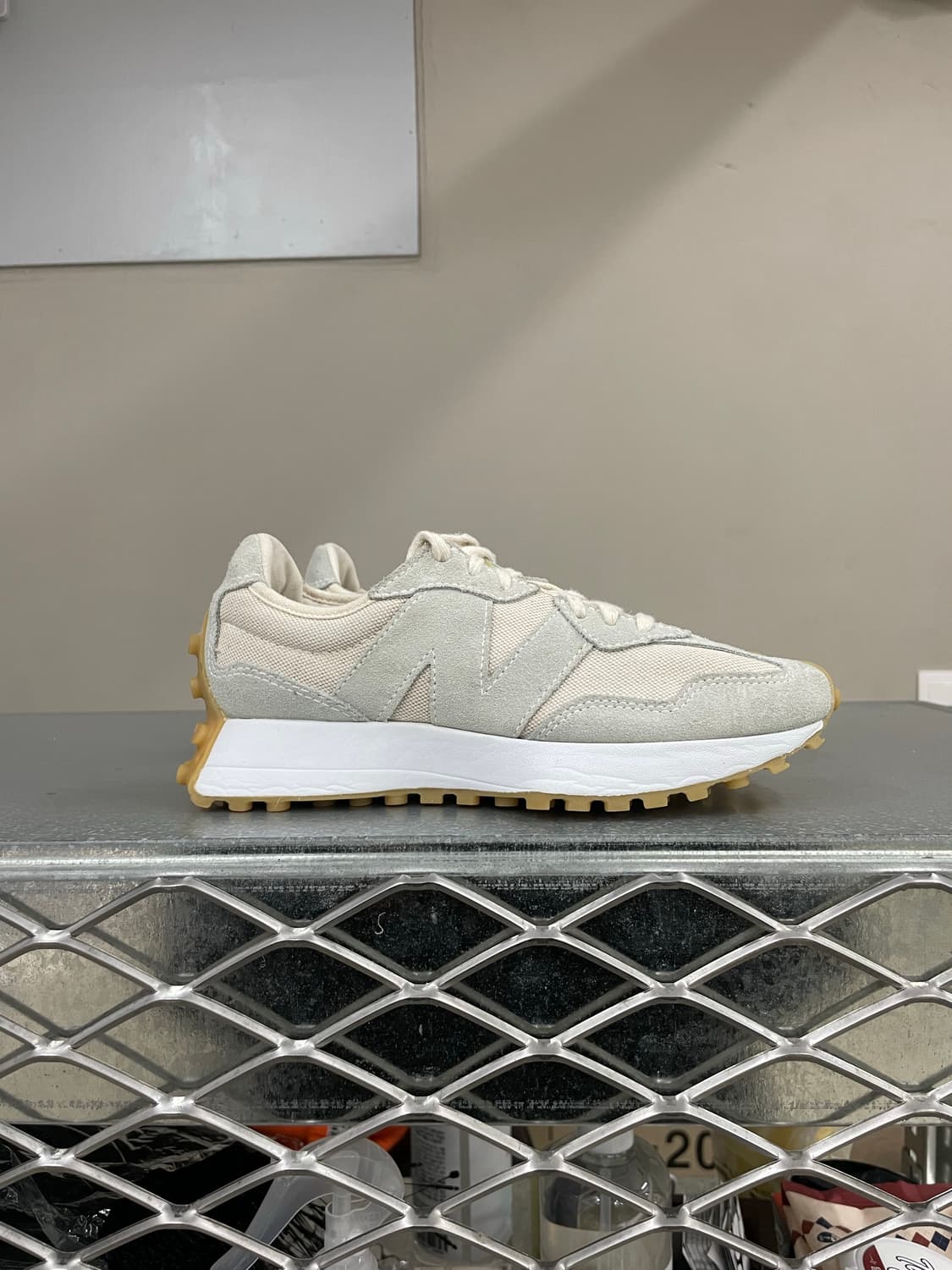 뉴발란스 327 아이보리 235 상품이미지4