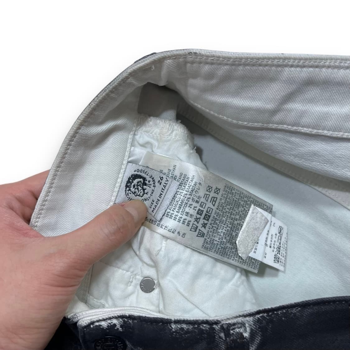 디젤 테이퍼드 핏 크랙 다크 락시크 데님 팬츠 상품이미지6