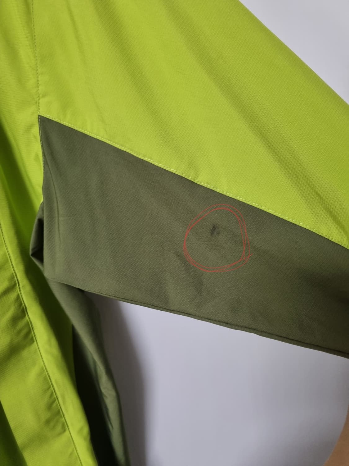 연두빛 경량 얇은 아디다스 바람막이 상품이미지6