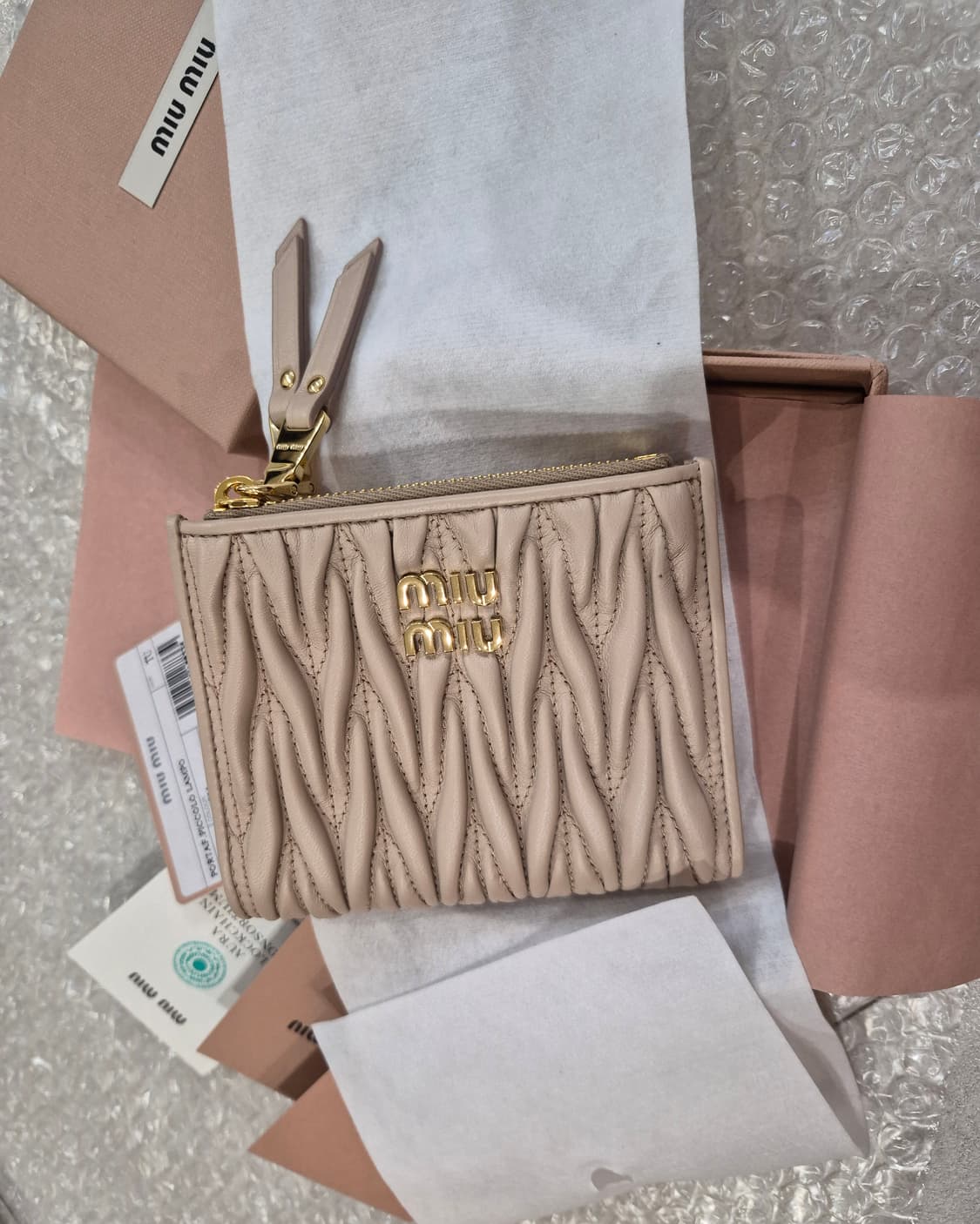 새상품))미우 미우 스몰 마테라쎄 나파 레더 월렛 상품이미지2