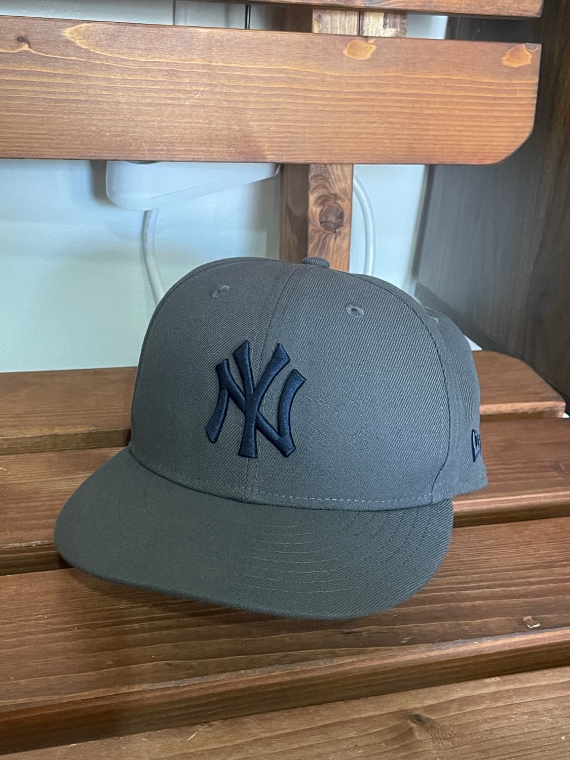 뉴에라 뉴욕 양키스 그라파이트 8( 63.5cm ) 상품이미지1