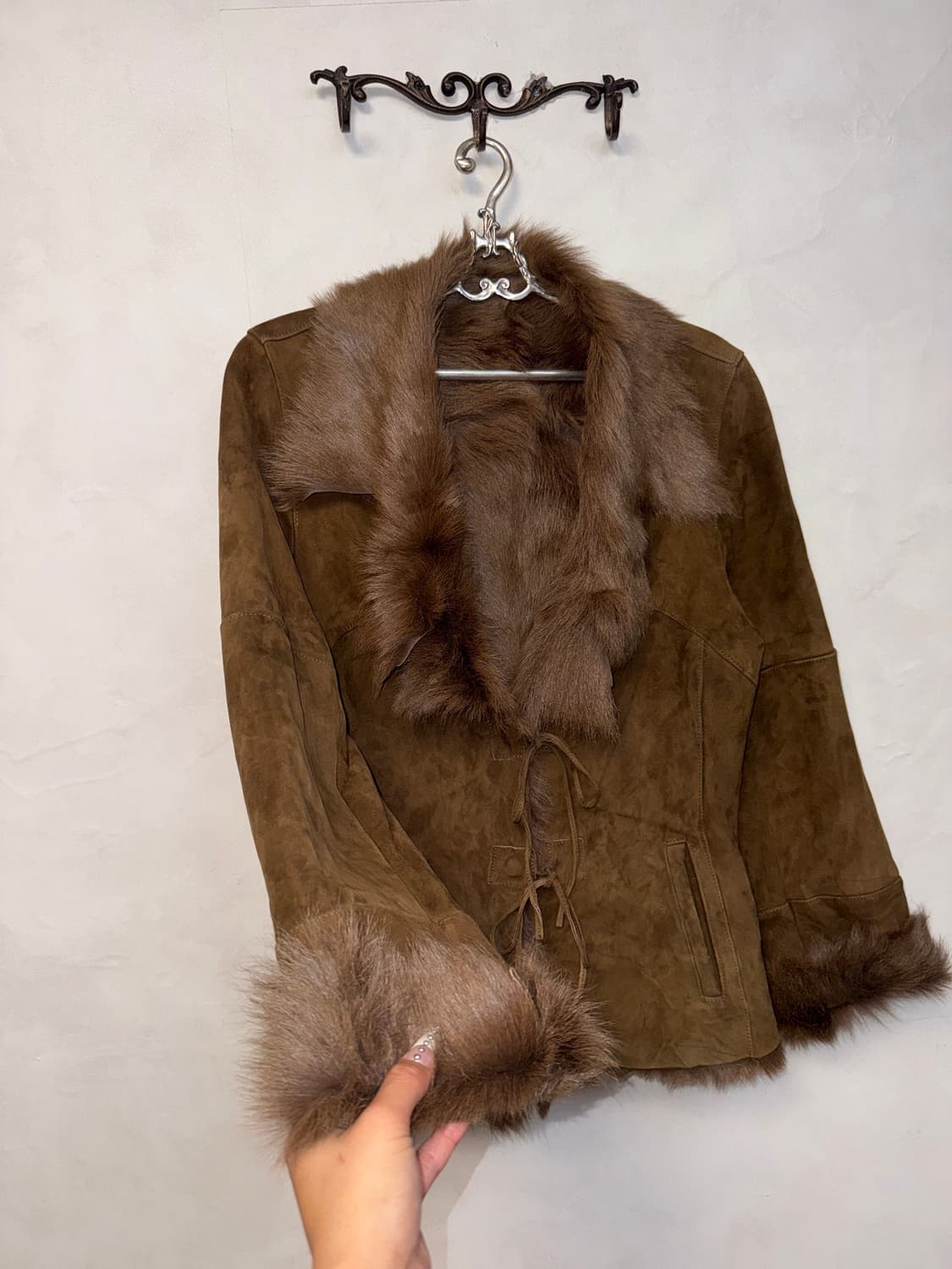 Ash brown lamb skin fur strap mustang  상품이미지5