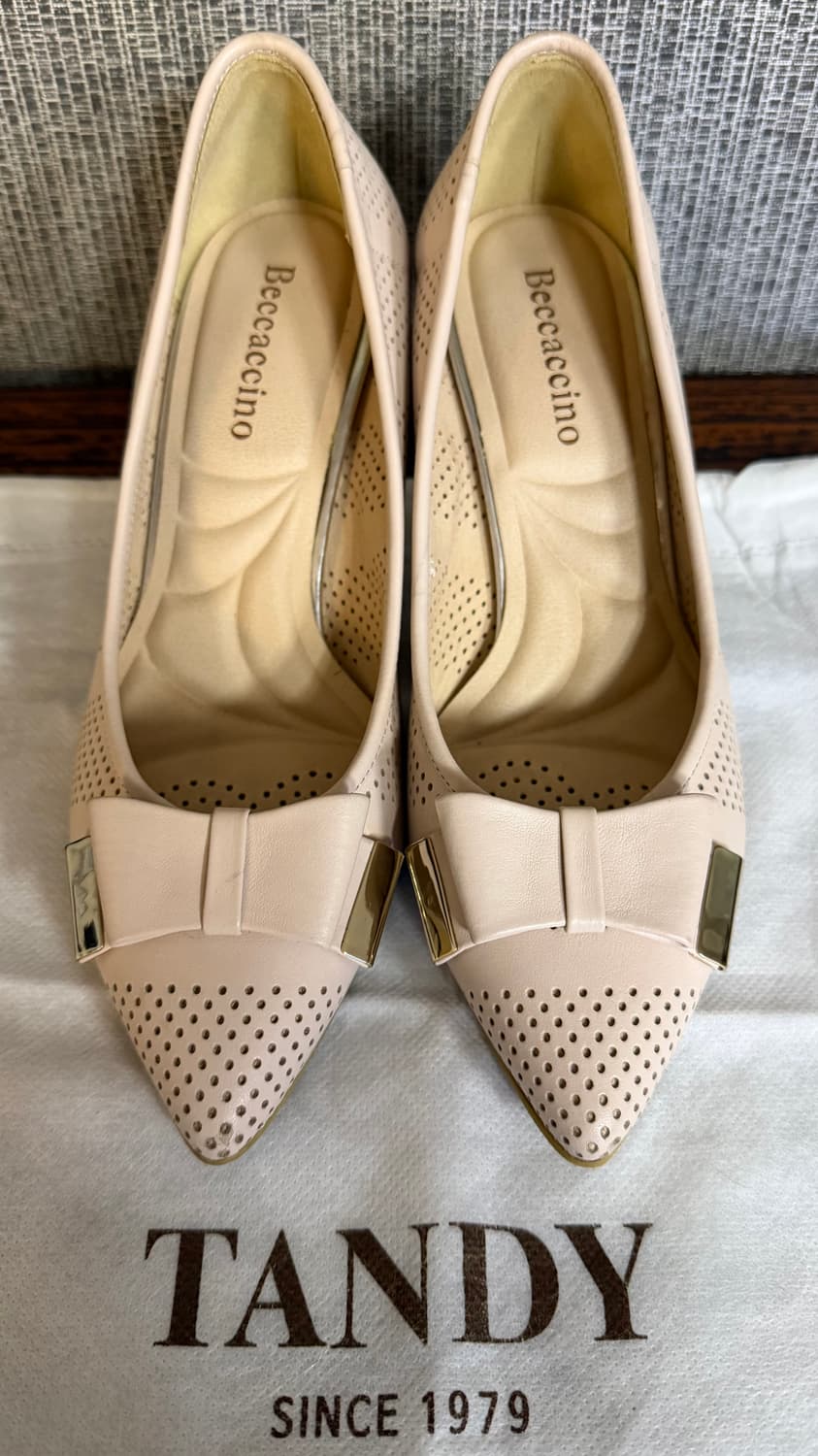 베카치노 핑크 베이지 가죽 펀칭 리본 미드힐 펌프스 구두 235 상품이미지1