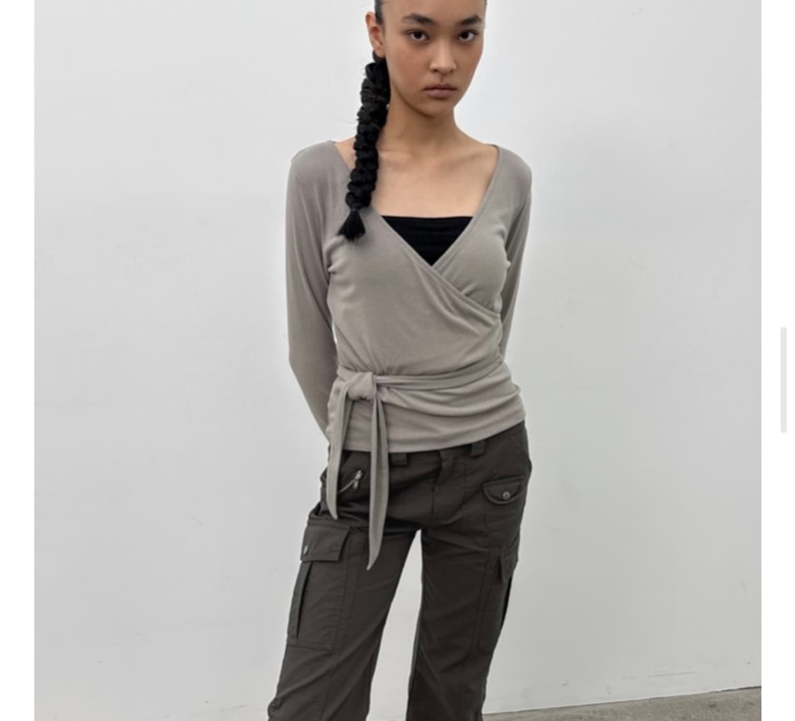 블랙업 브이넥 랩 긴팔티 상품이미지2