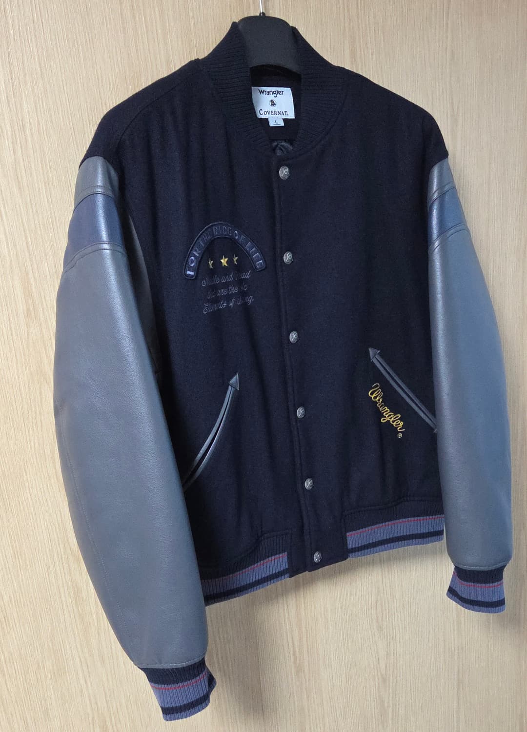 (착샷) 커버낫 x 랭글러 바시티 스타디움 자켓 상품이미지2