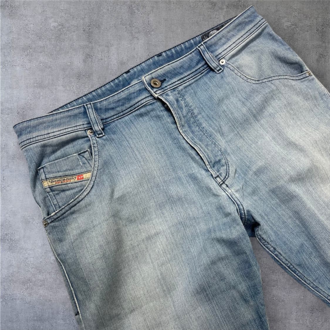 디젤 라이트블루 KROOLEY-T 슬림 테이퍼드 데님팬츠 34 상품이미지2