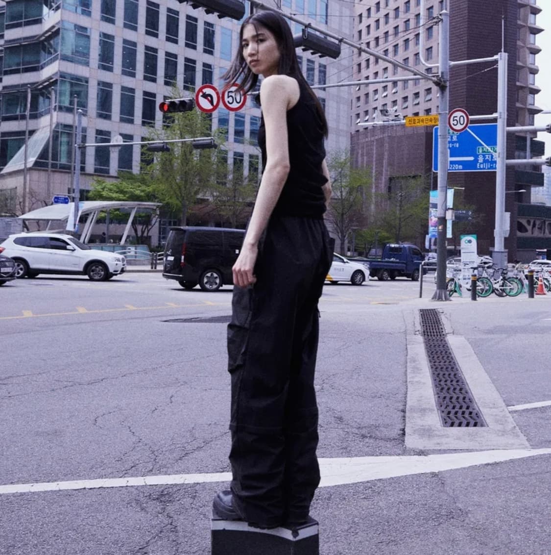 인사일런스 블랙 셔링 슬리브리스 상품이미지2