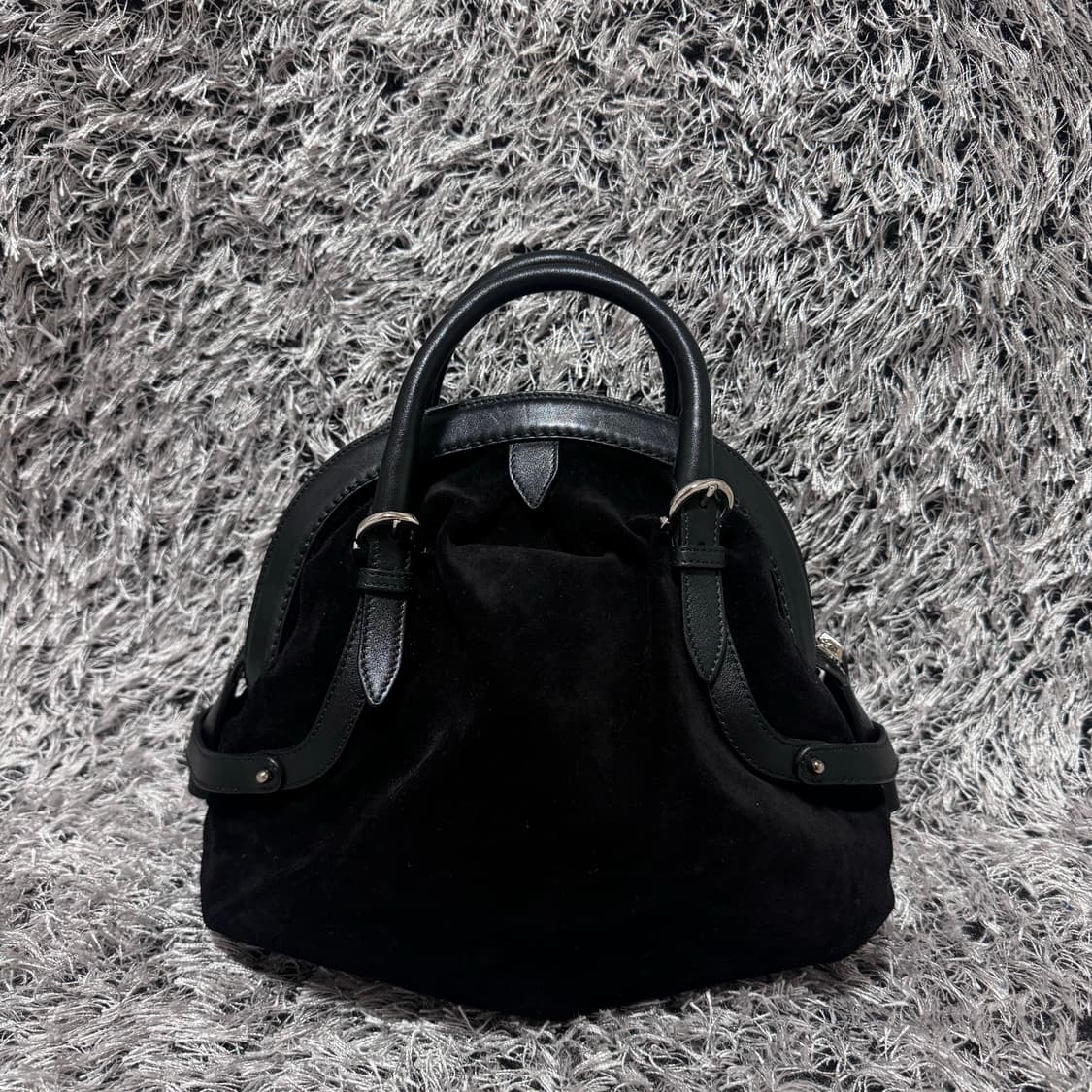 페라가모 스웨이드 레더 크로스백 상품이미지2